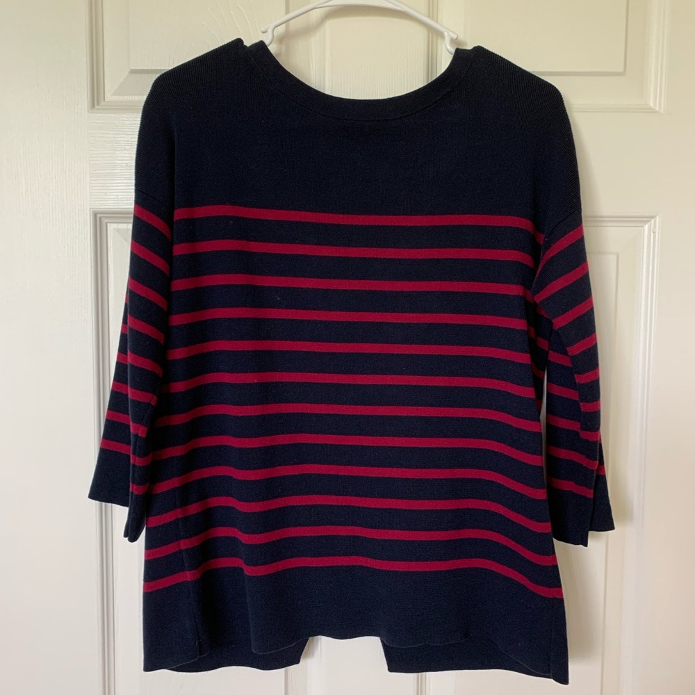 Shirt by LOFT great condition with a unique detail